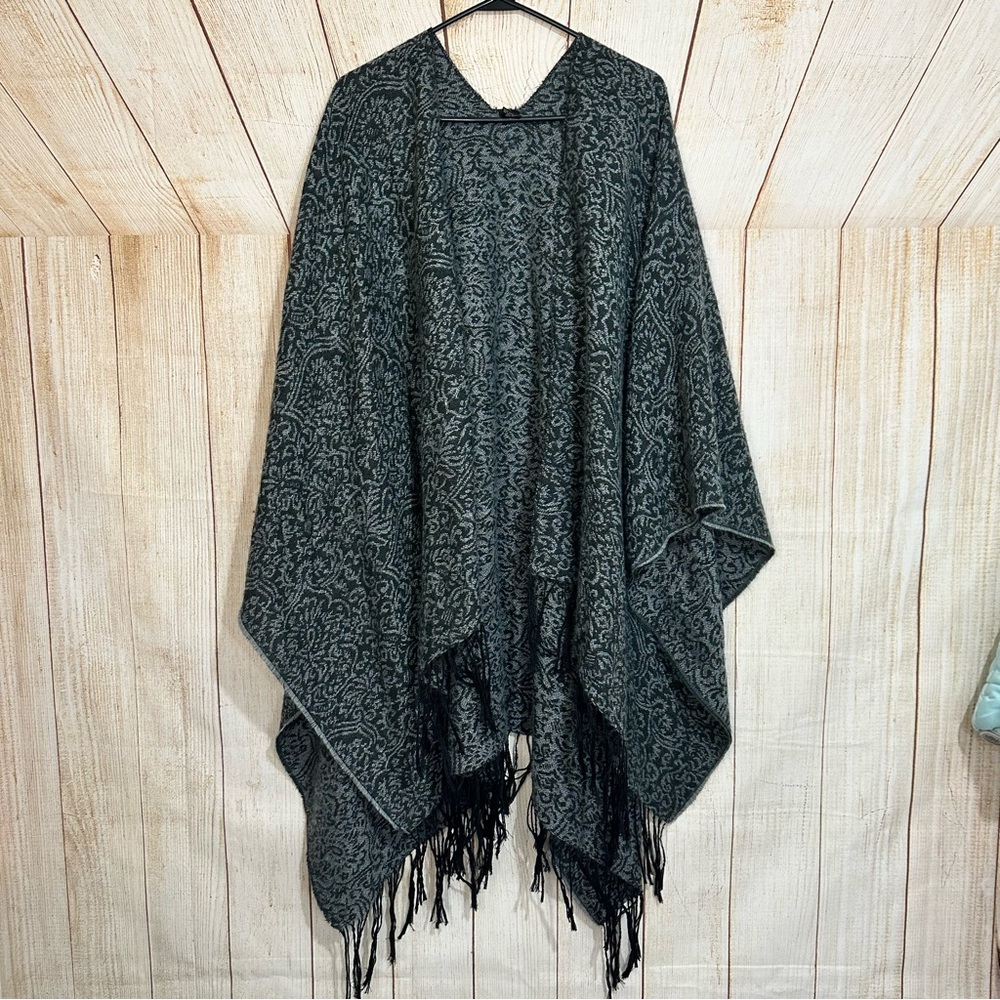 One Size Cozy Fuzzy Soft Cover Cardigan Grey Black Fringe - Picture 3 of 5